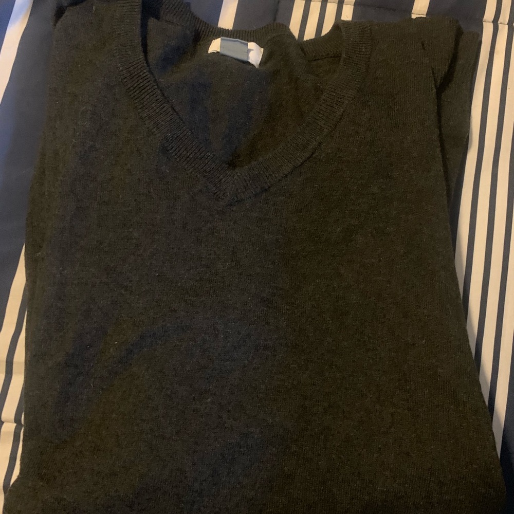 Gray old navy long sleeve shirt